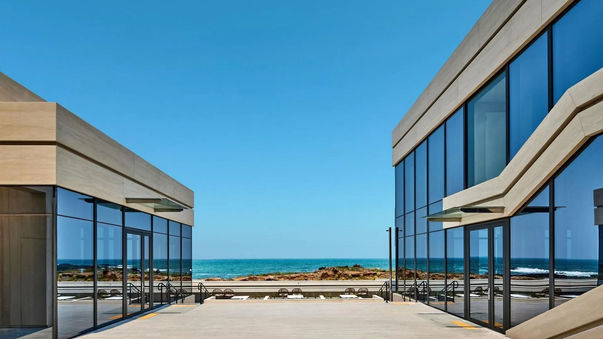 Shilla Stay Plus Iho Tewoo Ocean Front Jeju 4*,