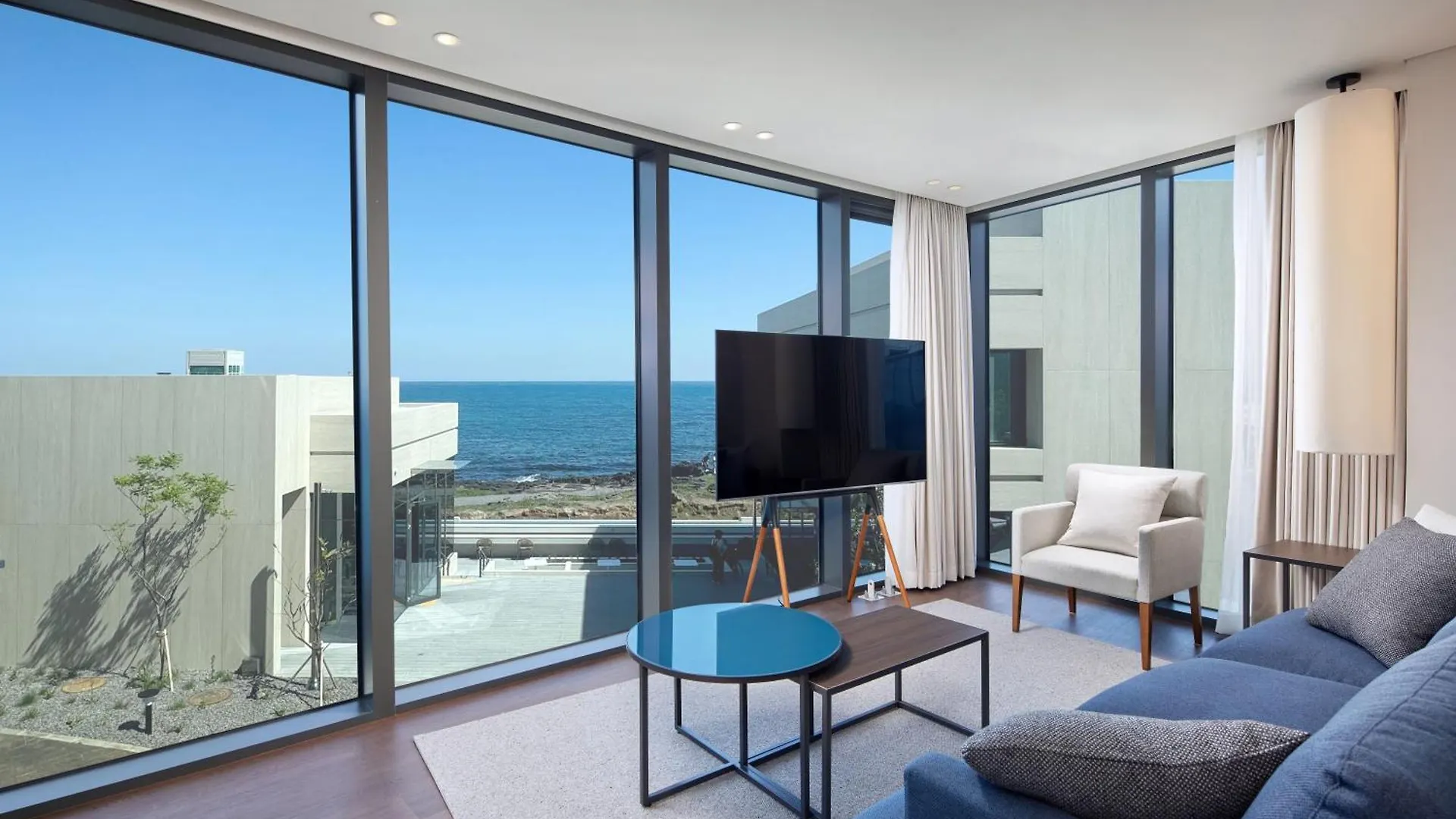 Shilla Stay Plus Iho Tewoo Ocean Front Jeju 4*,  South Korea